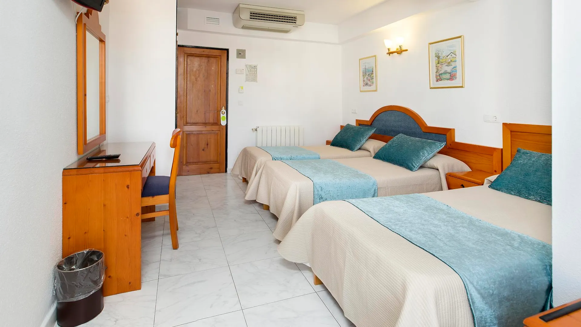 Hostal Mari San Antonio  Hotel