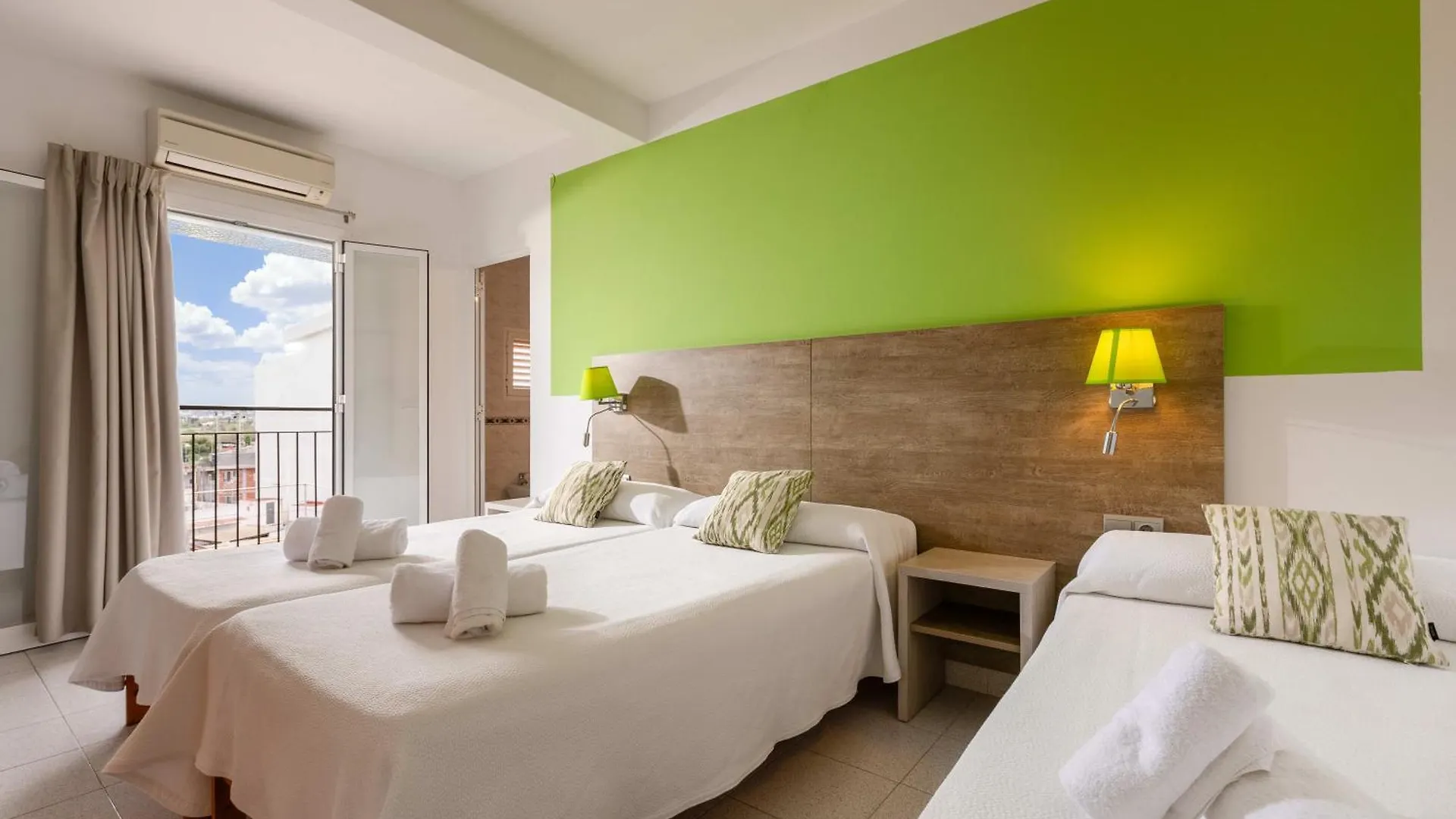 Hostal Mari San Antonio  2*, San Antonio (Ibiza) Spain