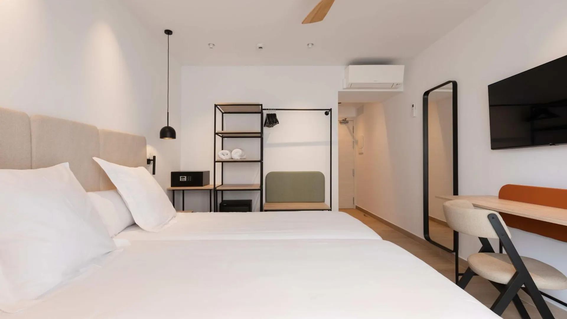 Hostal Mari San Antonio  2*, San Antonio (Ibiza) Spain